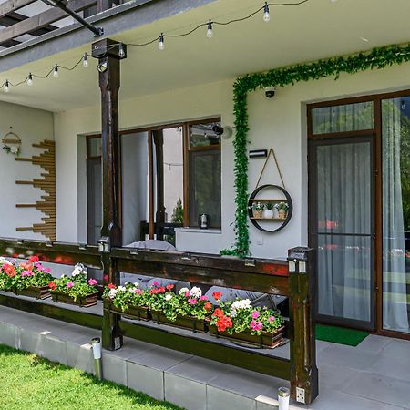 Ama Garden Apartment Буштені Екстер'єр фото