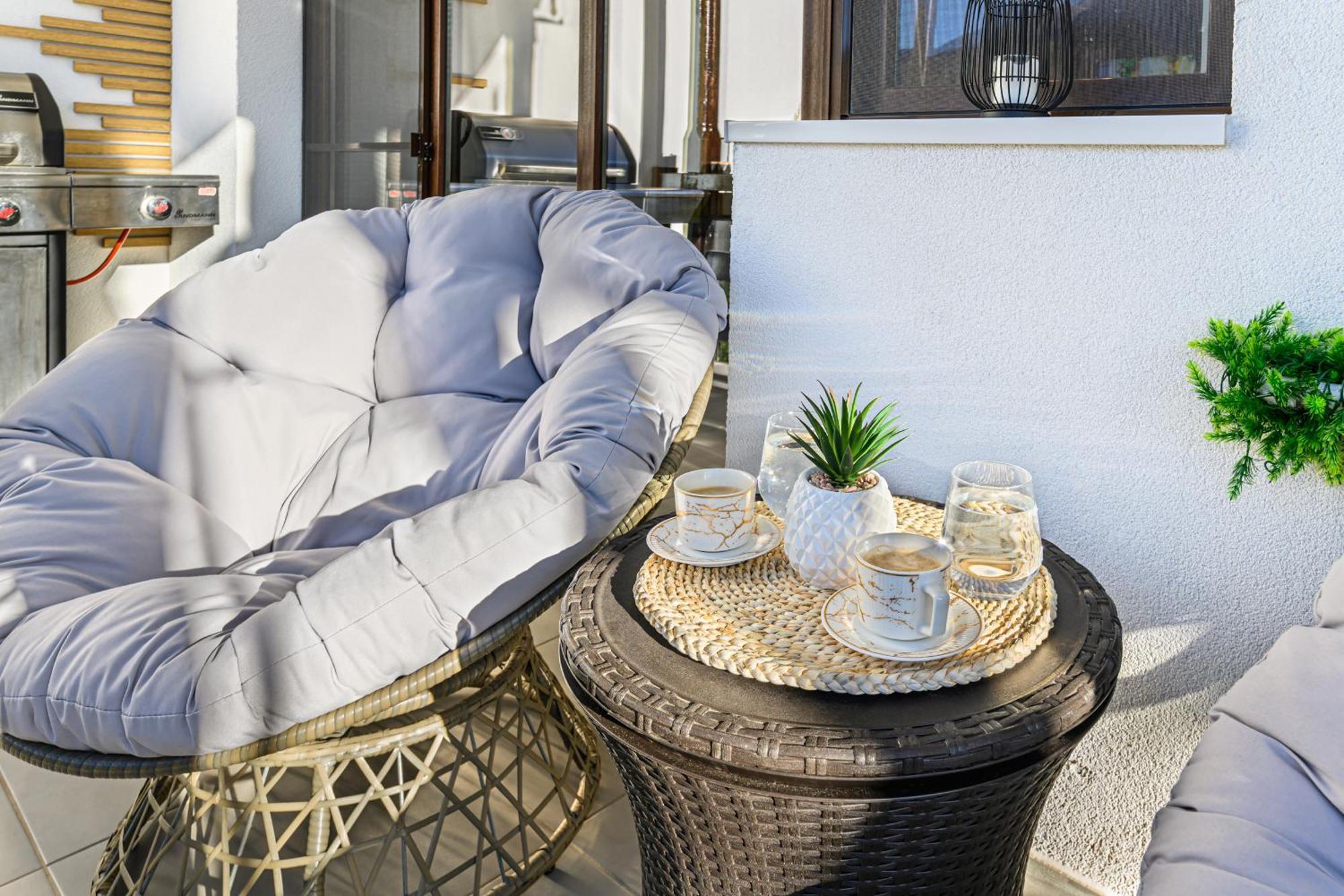 Ama Garden Apartment Буштені Екстер'єр фото