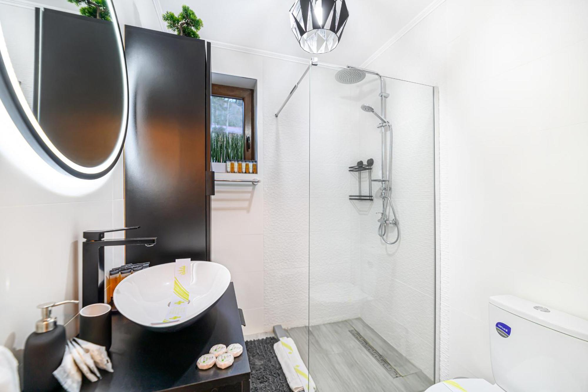 Ama Garden Apartment Буштені Екстер'єр фото