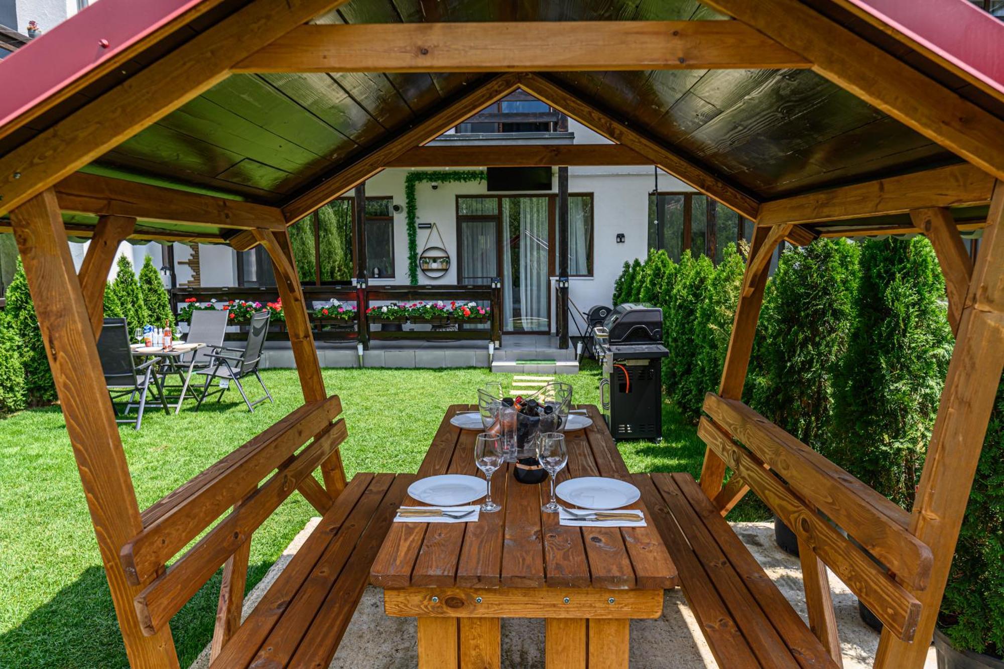 Ama Garden Apartment Буштені Екстер'єр фото